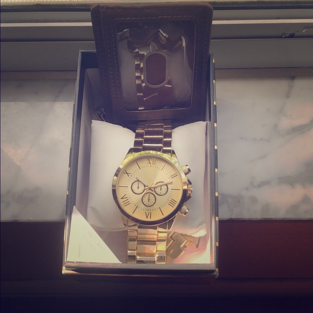 Unworn Gold watch (wallet included)